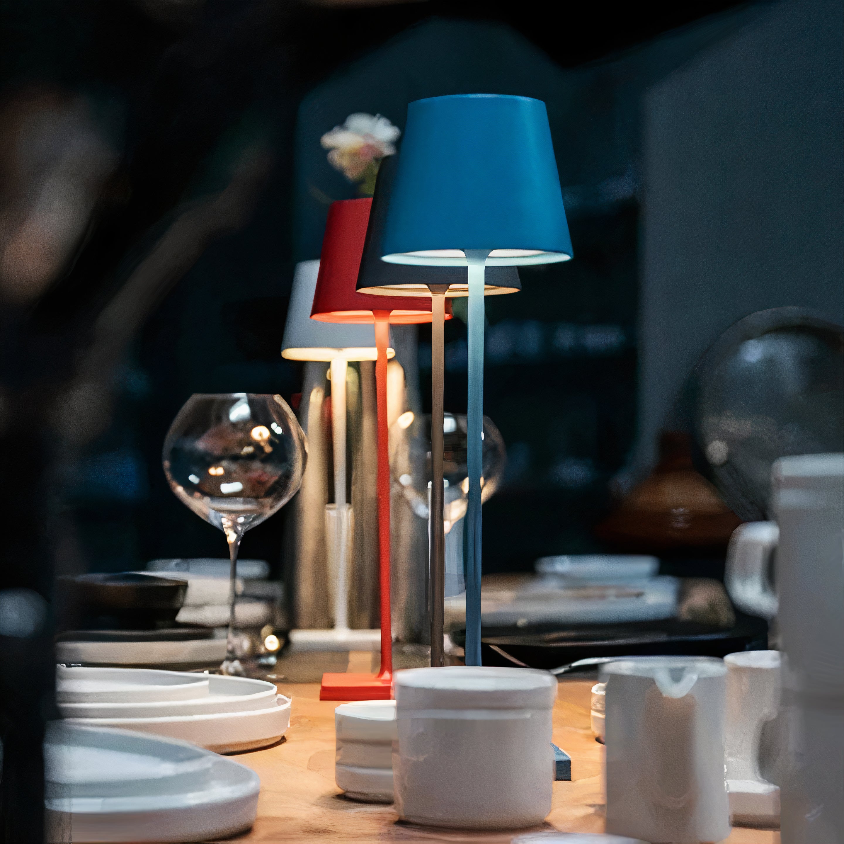 Elegant waterproof table lamp