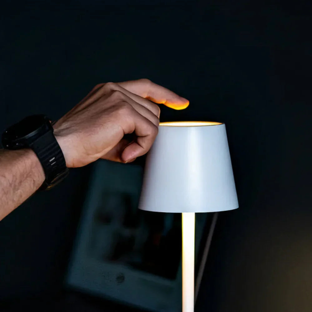Elegant waterproof table lamp
