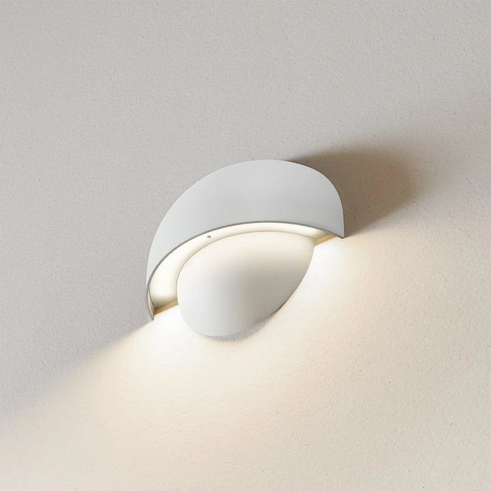 Luxurious Garden Wall Light