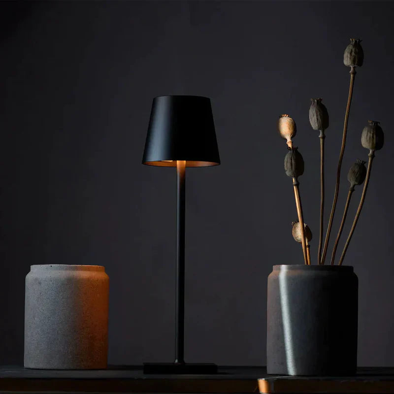 Elegant waterproof table lamp