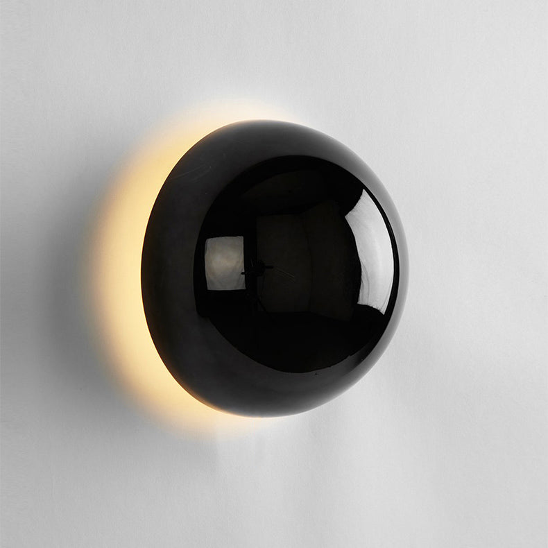 Luxurious minimalist wall lamp