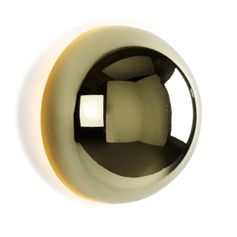 Luxurious minimalist wall lamp