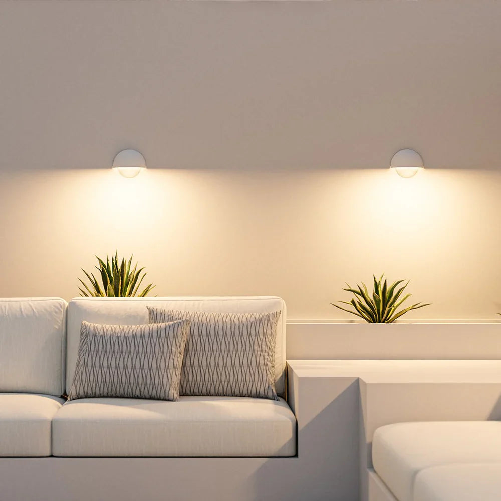 Luxurious Garden Wall Light